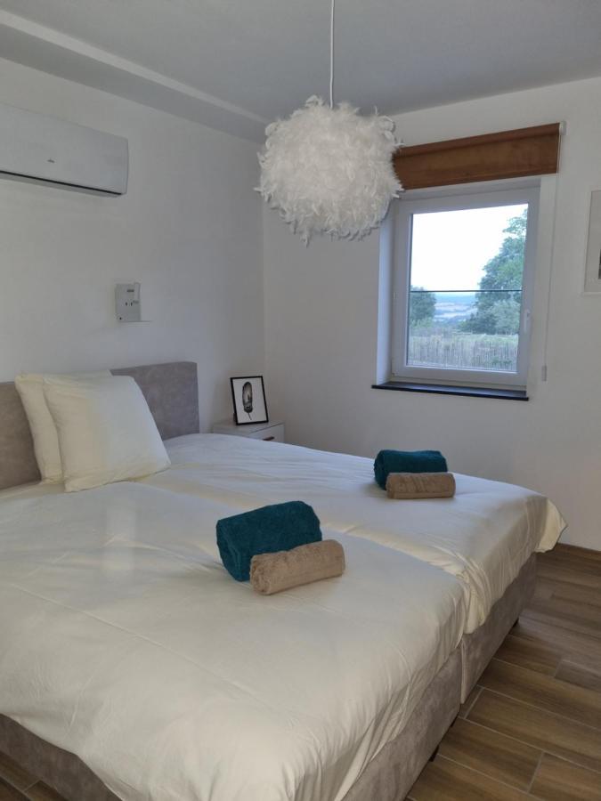 Cerf, Ouvre-Moi B&B Rochefort Bagian luar foto
