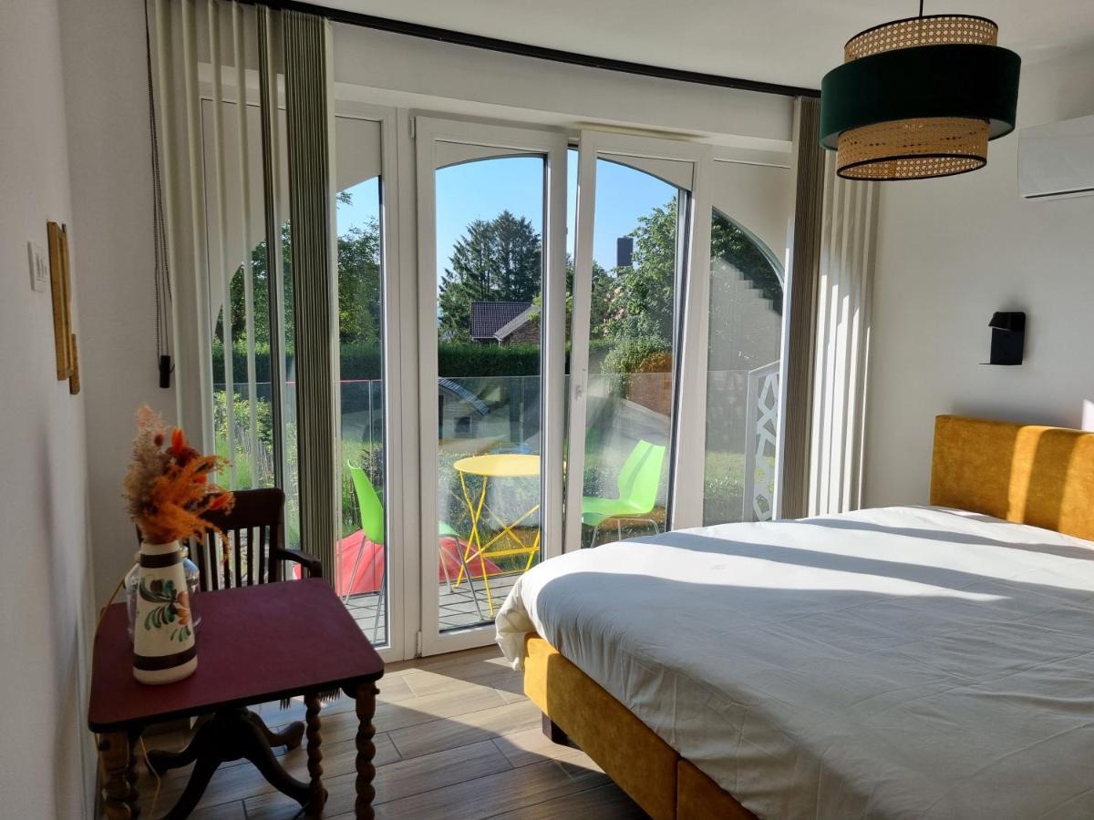 Cerf, Ouvre-Moi B&B Rochefort Bagian luar foto