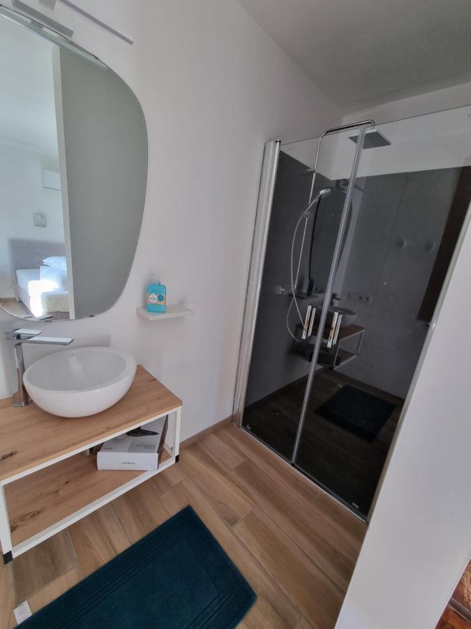 Cerf, Ouvre-Moi B&B Rochefort Bagian luar foto
